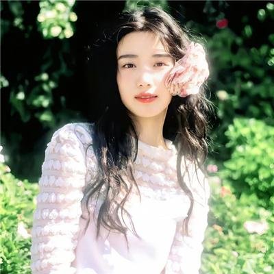高达自画像海报